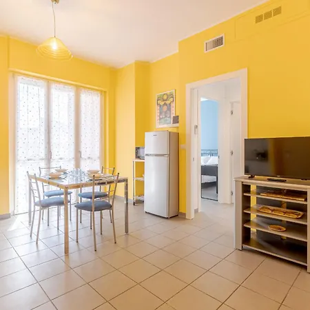 Guesthost - Comentina Railway Functional Flat *
