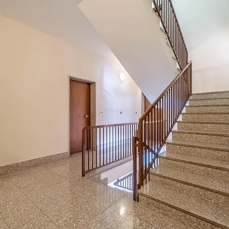 Guesthost - Comentina Railway Functional Flat