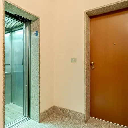 Comentina Railway Functional Flat Lejlighed *