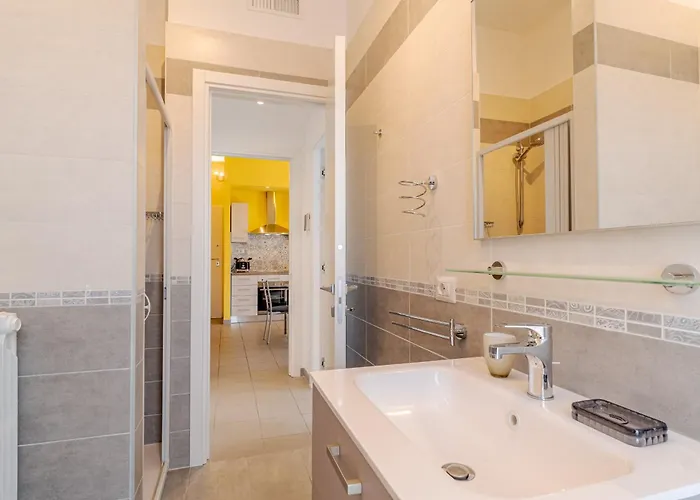 Guesthost - Comentina Railway Functional Flat * 아스티