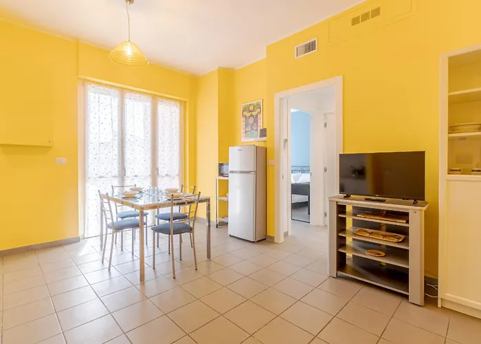 Guesthost - Comentina Railway Functional Flat *