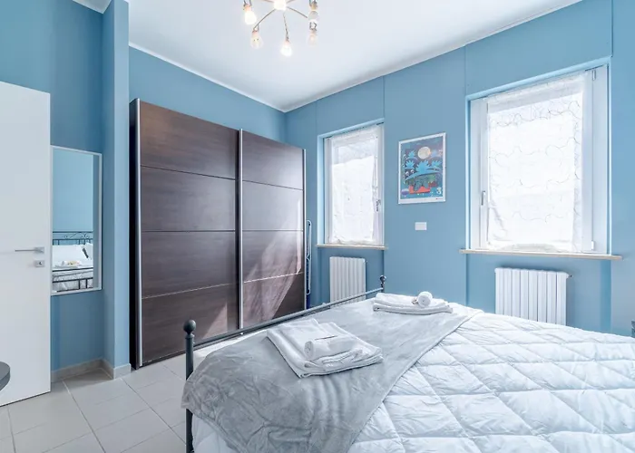Guesthost - Comentina Railway Functional Flat *