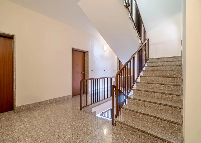 Guesthost - Comentina Railway Functional Flat